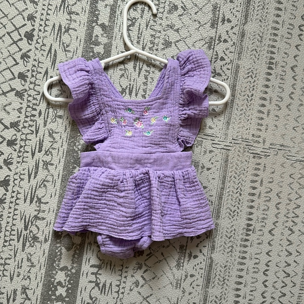Infant crisscross back onesie